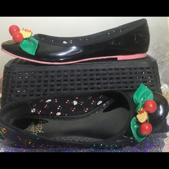 Hello Kitty patent cherry ballet flats with charm. Size 7 - Picture 7 of 13